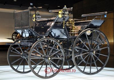 muzeul mercedes benz_stuttgart_04.jpg