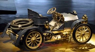 muzeul mercedes benz_stuttgart_08.jpg