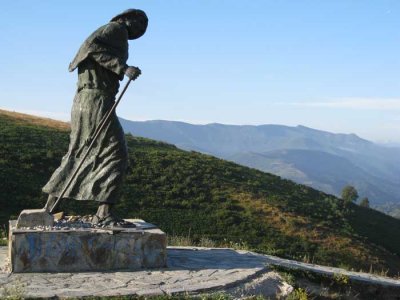 pilgrim at alto de san roque