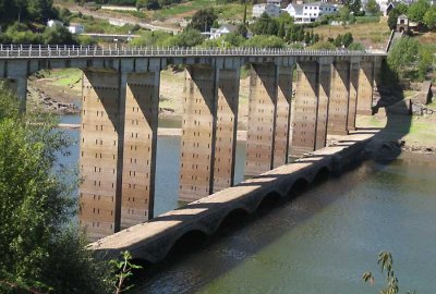 new and old bridges at portomarin