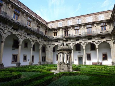 santiago parador courtyards