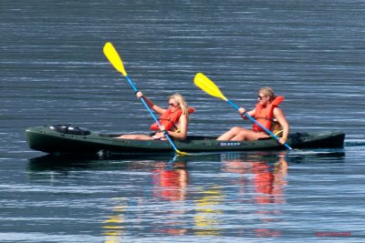 z P1080692 Ladies kayak in Lake McDonald.jpg