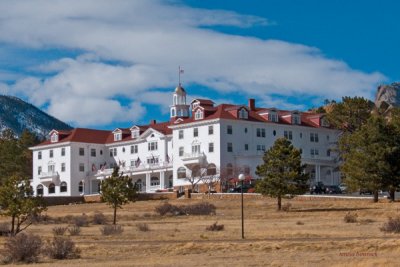 zP1030577 Stanley Hotel in dry winter.jpg