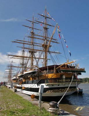 g1/32/617832/3/106663386.JNE7CT4I.jpg