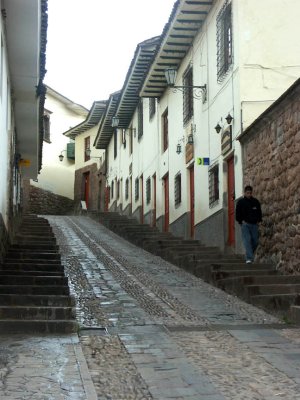 Cobbled alleyway off Plaza de Armas