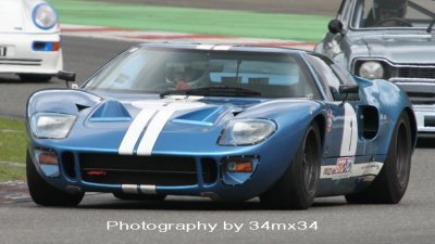 29 Ford GT 40