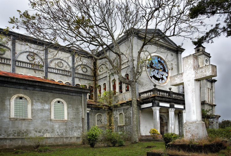 Puriscal Church R Side Behind Cross