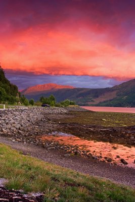 Behind you ! - Eilean Donan