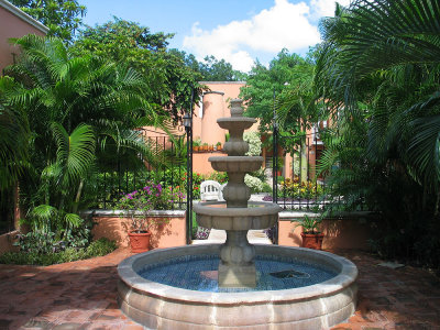 08-Hotel-fountain-entrance.jpg