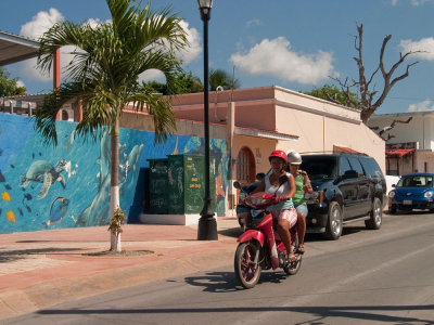 39-all-scooter-riders-wear-helmets-except-babies.jpg