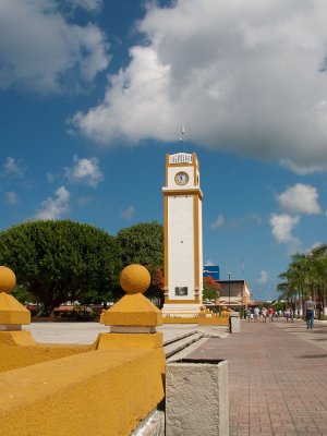 97-clock-tower-in-plaza.jpg