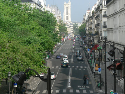 Rue de Rivoli & Tour St Jacques on a bright Sunday morning