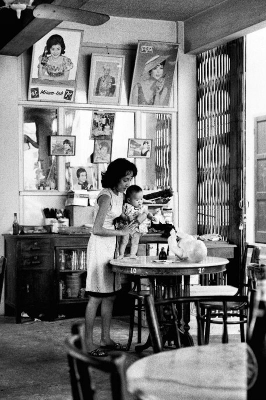 1965 - Coffee shop family - Sarawak