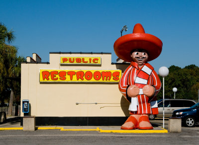 Heroic statuary, South of the Border