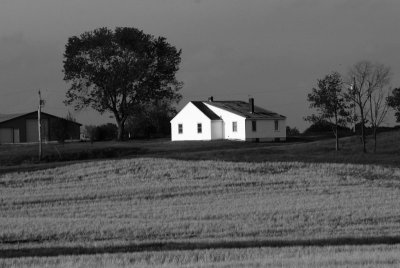 Farmhouse - black and white