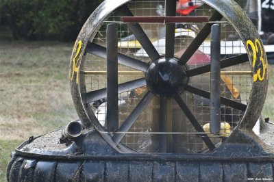 Hovercrafts in french Brittany ( Burin, Saint-Dolay ) .