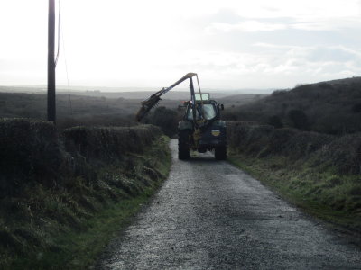 16-got on a very narrow back road by mistake-met a hedge trimmer-191110-C2-0306.JPG