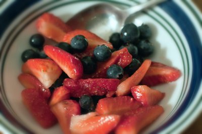 Berries Straw and Blue