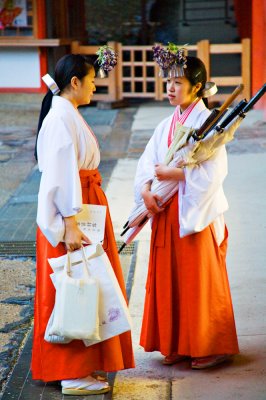 Shinto Miko (巫女 Shrine Maidens)