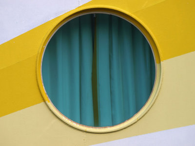 Porthole & curtains