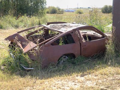 Abandoned vehicle 2524