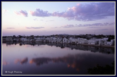 INDIA - RAJASTHAN - PUSHKAR LAKE AT DUSK