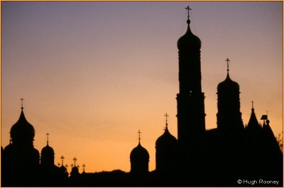  RUSSIA - MOSCOW - KREMLIN DOMES AT DUSK