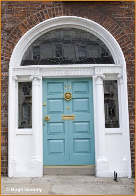  IRELAND - DUBLIN - GEORGIAN DOORWAY NEAR MERRION SQUARE