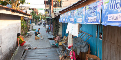 Pankalang Bun - view down a street