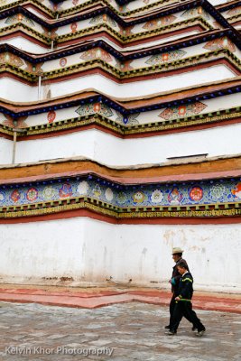 Tibetan Worshipers (Pelkor Chode Monastery)