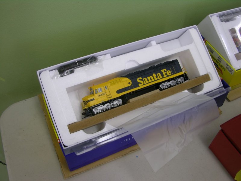 Raffle Prize: Athearn HO Genesis F45 with Sound