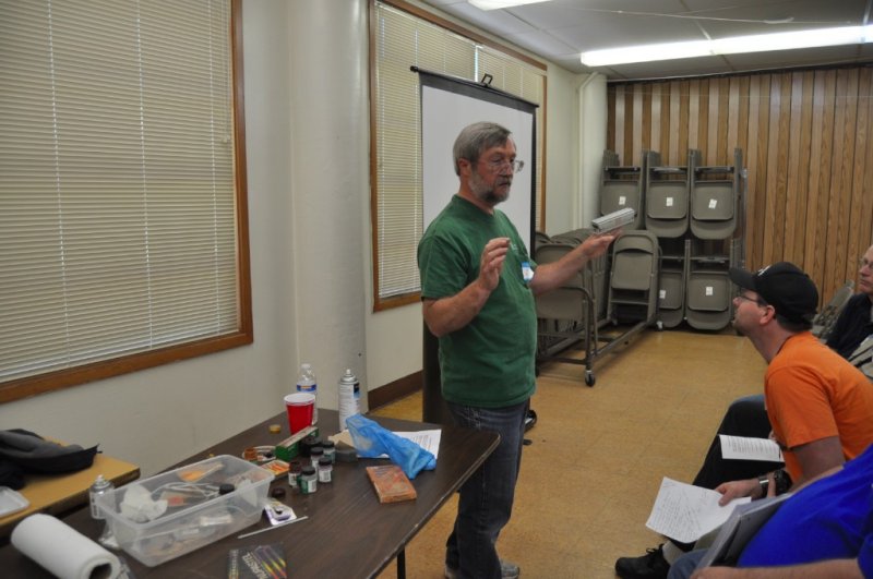 Dave Hammaker delivers his weathering clinic.