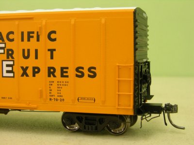 New Intermountain HO Scale R-70-20 Reefer