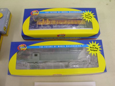 Raffle Prizes: Athearn GP40X & SP-spec Undec SD45