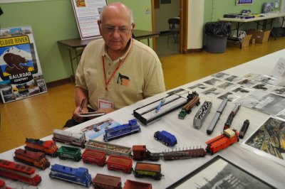 Bill Schaumburg from Railroad Model Craftsman examines some fine models.