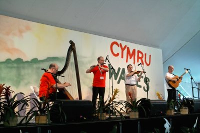 SDIM0176.jpg Welsh Crasdant musicians, Folklife Festival, Washington, DC, opening day ISO400