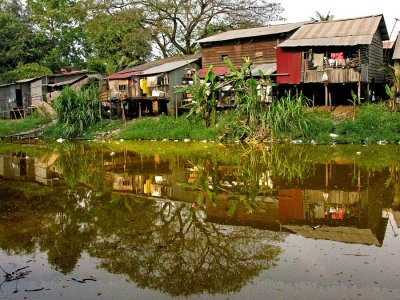 Life along river Siem Reap