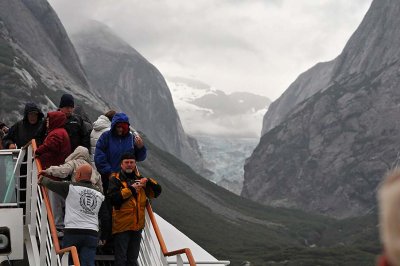 The Hanging Glacier and Passengers