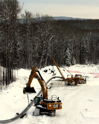 PULLING PIPE UNDER A CREEK.JPG