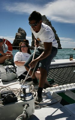 Jorge hoists the sail