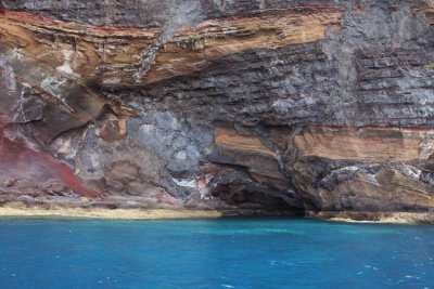 The natural cave in Doca bay