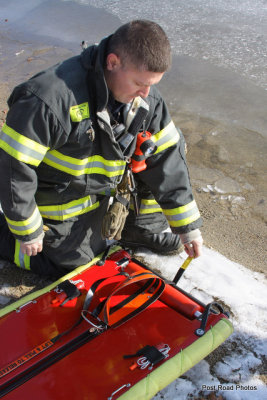 20080108_bridgeport_conn_fd_ice_rescue_training_lake_forest_DP_ 054.jpg