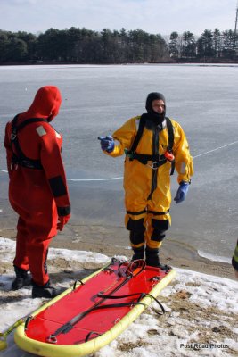 20080108_bridgeport_conn_fd_ice_rescue_training_lake_forest_DP_ 066.jpg