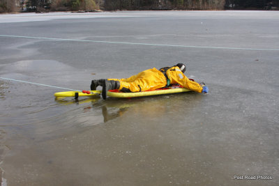20080108_bridgeport_conn_fd_ice_rescue_training_lake_forest_DP_ 076.jpg