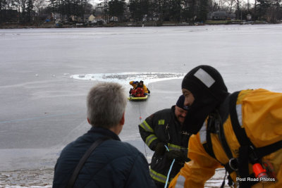 20080108_bridgeport_conn_fd_ice_rescue_training_lake_forest_DP_ 084.jpg