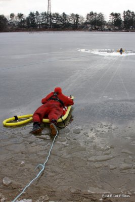 20080108_bridgeport_conn_fd_ice_rescue_training_lake_forest_DP_ 088.jpg