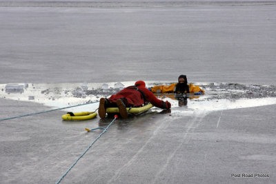 20080108_bridgeport_conn_fd_ice_rescue_training_lake_forest_DP_ 090.jpg