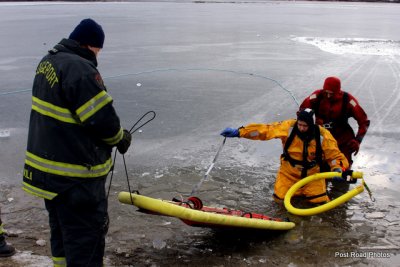 20080108_bridgeport_conn_fd_ice_rescue_training_lake_forest_DP_ 098.jpg