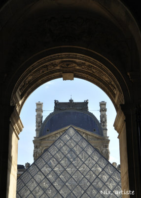 Louvre Entree Pyramide.jpg