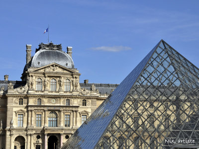 Louvre Pyramide 2.jpg